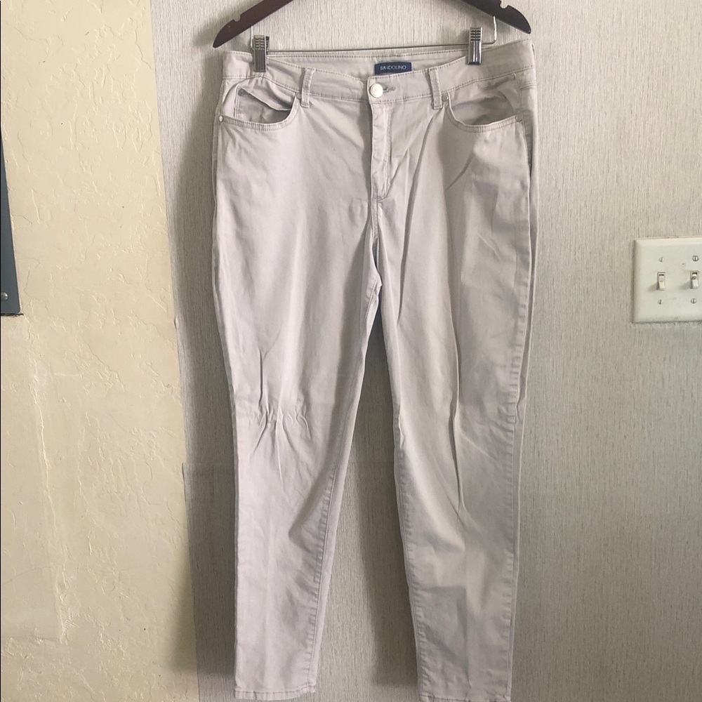 Bandolino Light Gray Skinny Jeans